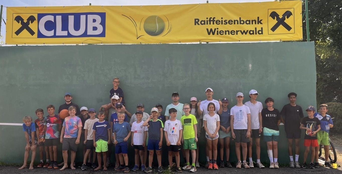Teilnehmerinnen und Teilnehmer eines Tenniscamps des UTC Neulengbach